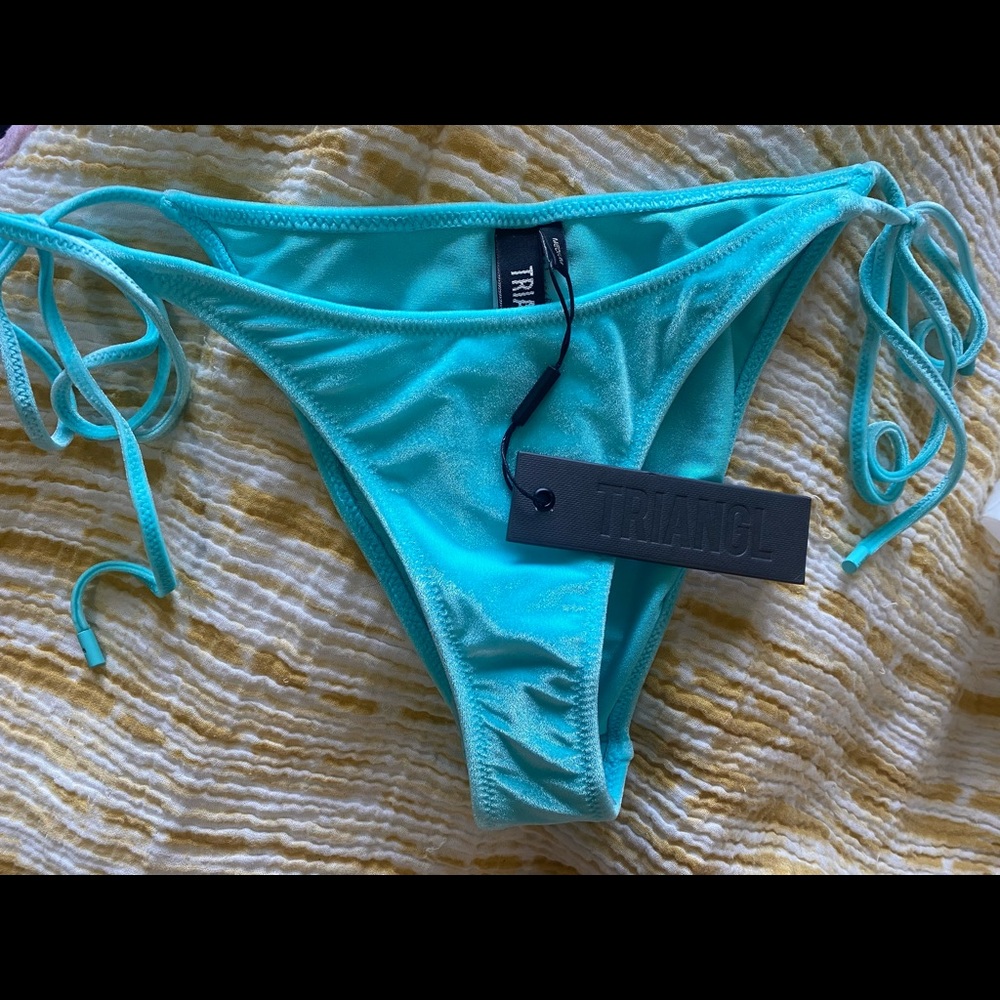 Triangl Suit! - Picture 1 of 5